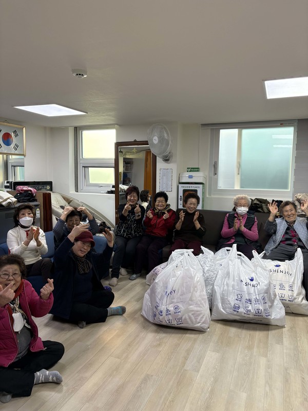 ▲ 노인을 위한 이불은 있다 프로젝트를 통해 총 7가구의 독거 노인 가구 이불을 세탁할 수 있었다. ⓒ워시앤조이