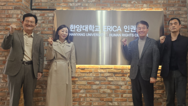 (왼쪽부터 문준연 명예교수, 김경숙 명예교수, 김희택 명예교수, 박준원 선임부장)