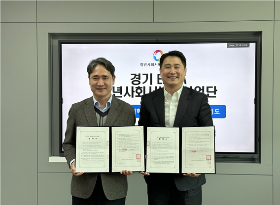 25일 스포츠토토 베팅샵대학교 ERICA 예체능대학에서 남상백(우) 교수가 마일스톤 짐 김근회(좌) 대표와 업무협약을 체결하고 있다.