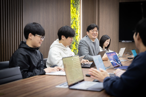 ▲김영모 교수가 이끄는 '자원회수형 수처리 공정 연구실'은 탄소중립형 수처리 공정 연구를 비롯해 기후위기에 대응할 수 있는 기후기술을 연구한다.