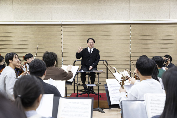 With musicians with developmental, hearing, and visual impairments, the Gyeonggi Libera 토토사이트 설탕 creates a profoundly moving harmony simply by existing.