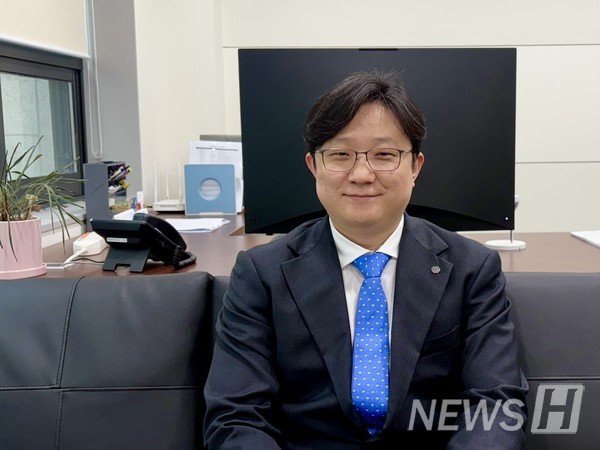 ▲ 김진수 자원환경공학과 교수는 뮤직 토토사이트에 관한 강의를 맡으며 성동구 탄소중립위원회 부위원장과 산업부 에너지정책전문위원으로 활동하고 있다. ⓒ 서은재 기자