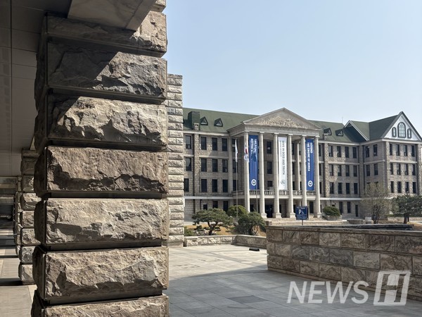 ▲ 대학은 면적이 넓고, 연구실 등 24시간 사용되는 공간이 많아 다량의 전기와 에너지를 사용해 이산화탄소를 가장 많이 배출하는 기관이다. ⓒ 서은재 기자