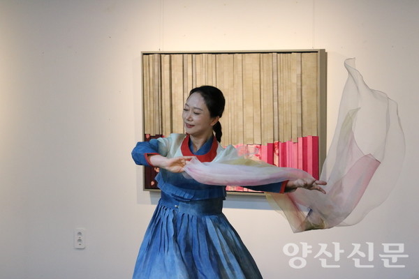 ▲ 이보영(토토사이트추천학과) 동문은 한국문화예술교육진흥원 문화예술사로 활동하며 다양한 활동을 이어가고 있다. ⓒ 양산신문