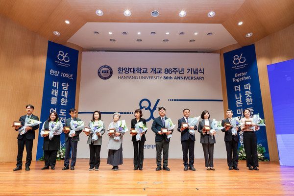 The ceremony included a range of awards recognizing long-serving faculty and staff, outstanding students, and staff members.