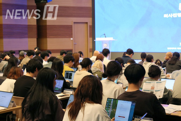 ▲ Delegates in session during the General Assembly.