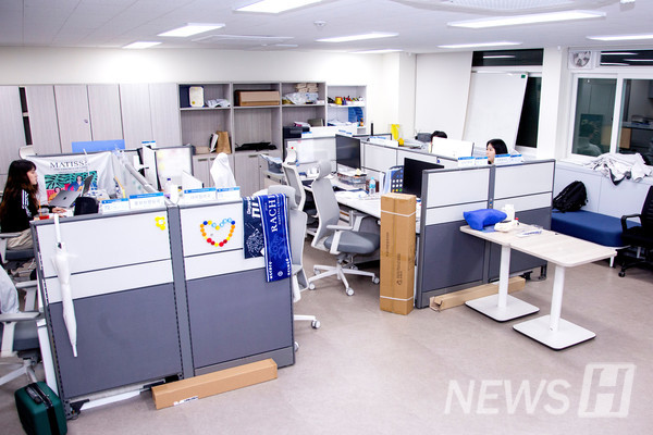 ▲ Inside the General Student Council office, where the FPTF and council coordinate 라오스 스포츠토토 operations.