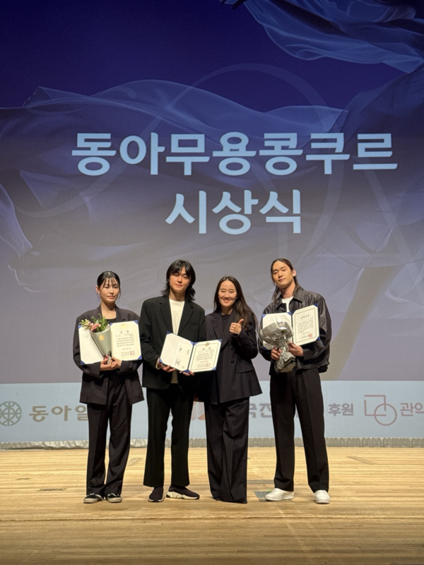 (좌측부터) 구세은 학생, 이현석 학생, 서연수 교수, 이재영 학생