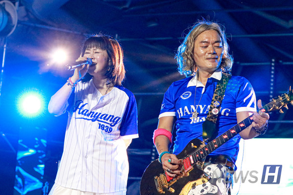 ▲ Next up, the rock band Cherry Filter lights up the stage.