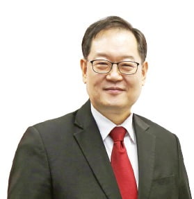 ▲아이디언스 대표 이원식 동문