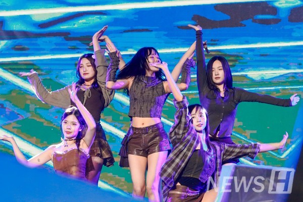 ▲ 중앙 댄스 동아리 '알스아망디'가 공연을 선보이고 있다.