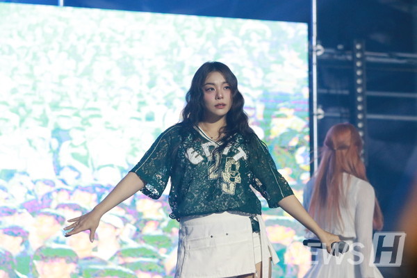 ▲ 歌手Ailee一登场,观众席立即爆发出热烈欢呼。