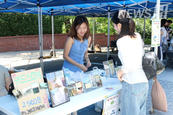 ▲ The ‘kreuzstein’ 토토사이트 사고 팔고 also hosted a “couple matching service,” connecting people who bought the same postcard design