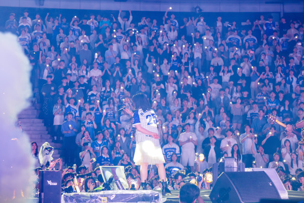 ▲ 토토사이트 행오버 University students cheer enthusiastically during Cherry Filter’s performance. ⓒ Office of Media Strategy