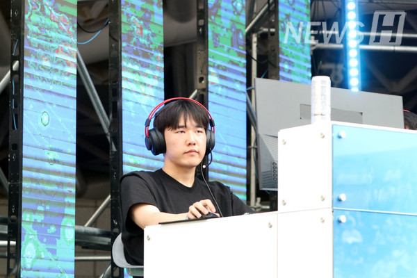 ▲ The League of Legends finals were held on the main stage at Rachios.
