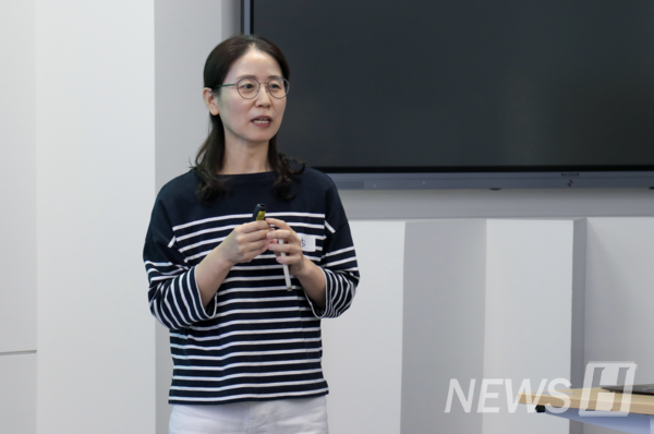 ▲ Lee emphasized VAKE’s philosophy that even small-scale participation is meaningful. ⓒ Shin Moon-jung