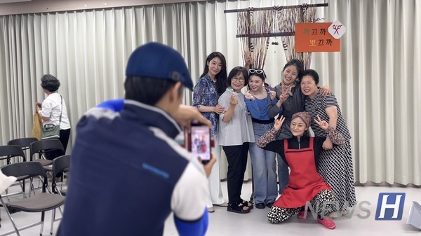 ▲ 지난 6월 9일, 송정동노인복지관 강당에서 포럼연극 '어서 오세요 까끄까 뽀끄까에'가 성황리에 무대를 마쳤다. ⓒ 박연주 학생