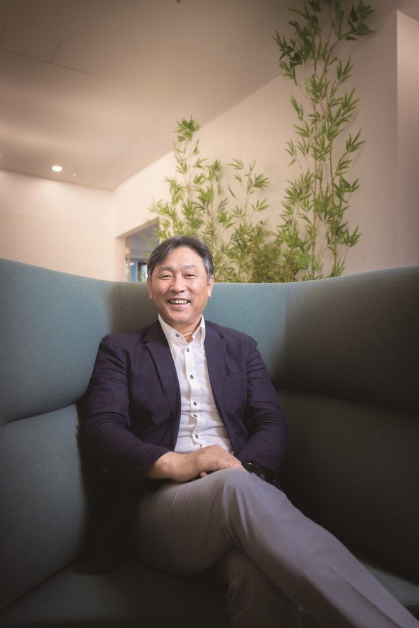 ▲ 20년간의 해외 실시간 토토사이트 성과를 바탕으로 솔리비스 창업한 신동욱 교수는 혁신적인 스타트업의 CEO로서 미래를 개척하고 있다.