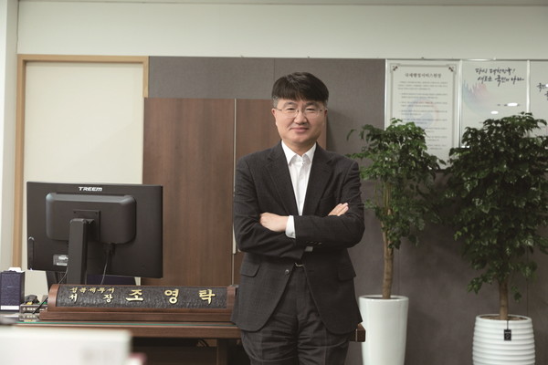 ▲ 본인이 가진 세무 지식을 바탕으로 재능기부를 펼치고 있는 조영탁 토토사이트 w.