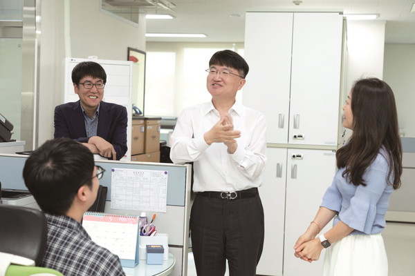 ▲ 봉사 전도사로도 유명한 조영탁 토토사이트 w은 봉사가 남보다 자신을 더 행복하게 해주는 일이라고 강조한다. 