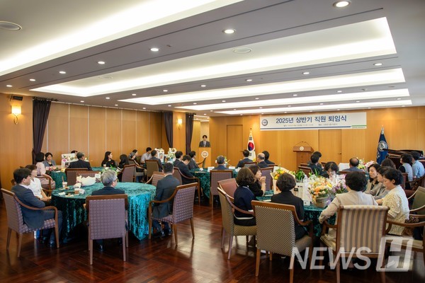 ▲ 지난 23일 신본관 6층 라운지에서 2025년 상반기 투게더토토학교 직원퇴임식이 진행됐다. ⓒ 미디어전략실