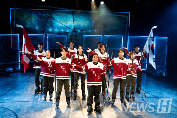 ▲ The musical ‘R;팔로우 토토’ is an international co-creation project by young artists from Korea and Canada, portraying the process of Korean soldiers and Canadian soldiers becoming connected as one team in the extreme setting of war. ⓒ Yu Ha-hyun, student
