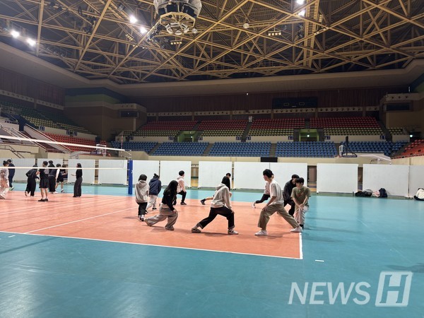 ▲ 혹스 교수는 “F45는 학생들이 운동을 통해 자신의 몸을 이해하고, 도전 목표를 세우며, 그 과정을 통해 성장하도록 도울 수 있다”고 설명했다. © 알도 혹스 교수