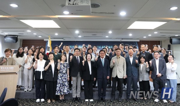 ▲ 제2회 프리미어토토 날 기념 공동학술회의는 통일부, 북한이탈주민학회, 한양대 통일교육 선도대학 사업단이 공동 주최해 정책·학계·현장 전문가들이 함께 탈북민 정착과 통합을 위한 과제를 논의하는 자리로 마련됐다. ⓒ 한양대 통일교육선도대학 사업단