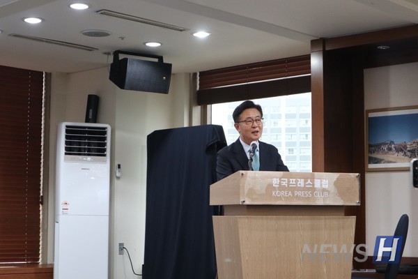 ▲ In his opening remarks, Professor Hong Yong-pyo emphasized the practical meaning of “walking together,” stating, “Coexistence begins with standing face to face.” ⓒ Unification Education Leading University Project, Hanyang University
