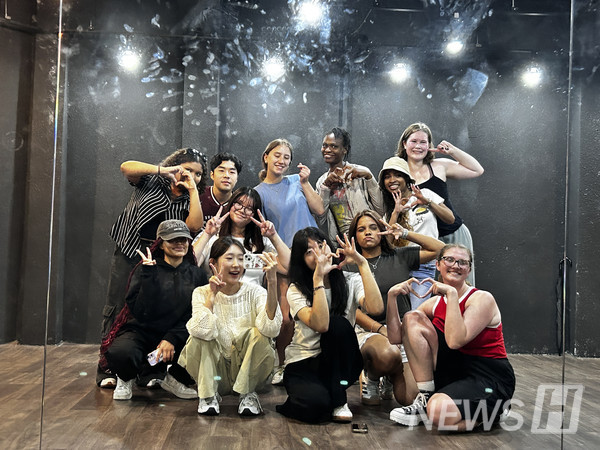 ▲ 무할리 씨는 K-POP 댄스 수업 시간을 가장 소중한 순간으로 꼽았다. © 국제교류팀 노상욱 직원