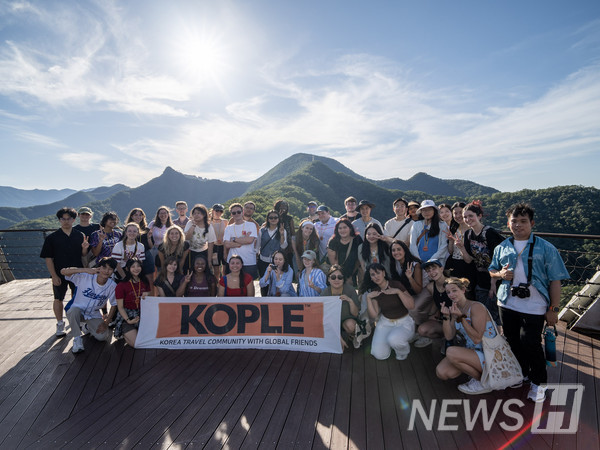 ▲ 학생들은 수업이 없는 주말에는 한글라와 함께 자유롭게 여행하며 한국 문화를 즐겼다. © 국제교류팀 노상욱 직원