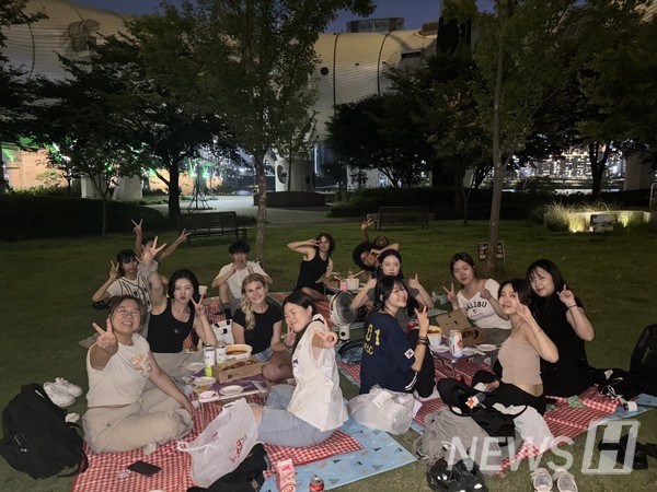 ▲ 斯泰普同学表示：“此次项目不仅有学术课程，还有文化体验与他人交流，这让我觉得格外有意义。或许这将是人生中仅有一次、再也不会重来的宝贵机会。” © 国际交流组 卢尚旭 职员