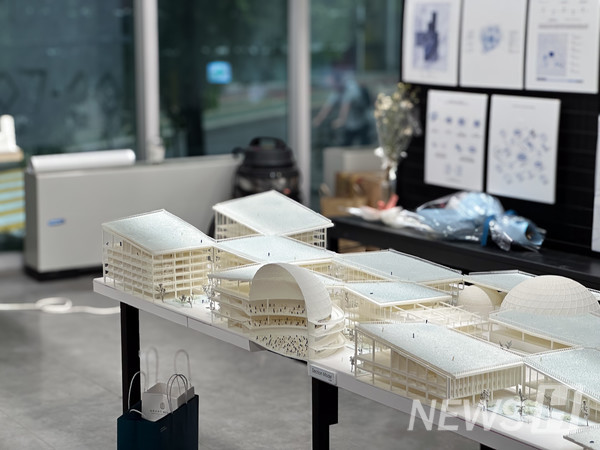 ▲ The Noisy Parliament by Lee Chang-soo: challenges the traditional authority of the National Assembly building by inviting civic participation through rooftop gardens and pedestrian walkways.