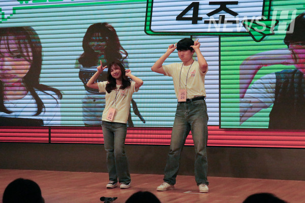 ▲ 为了让OLLE营更加有趣，爱心골드문 토토사이트宣传大使们尽情展示舞蹈和才艺。