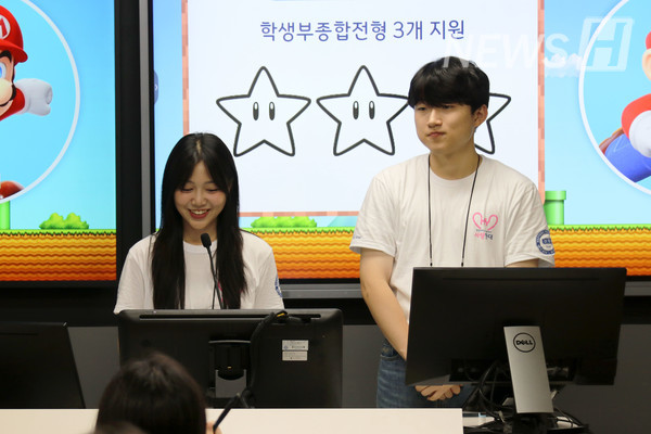 ▲ 午餐结束后进行了升学指导。