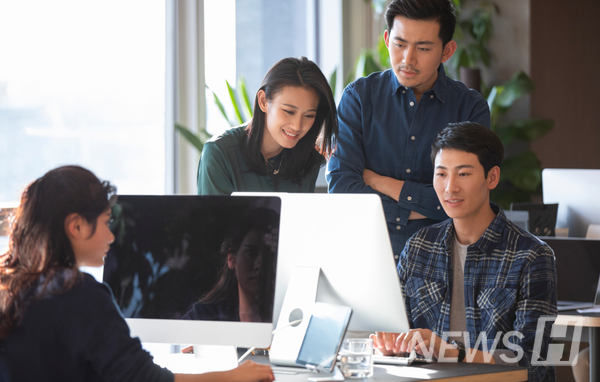 ▲ 임 씨는 "자유롭게 의견을 나누고 피드백을 주고받을 수 있는 수평적인 분위기가 사회혁신 보스토토의 가장 큰 장점이다"며 보스토토의 협업 문화를 강조했다. ⓒ 게티이미지