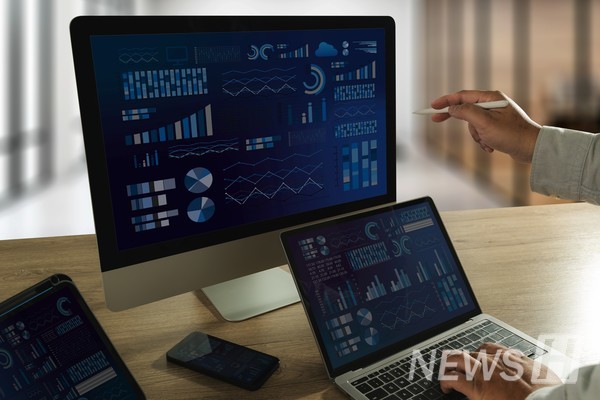 ▲ 罗教授建议培养数据分析与可视化能力、信息系统与流程理解能力，并树立人工智能伦理意识。ⓒ Getty Images