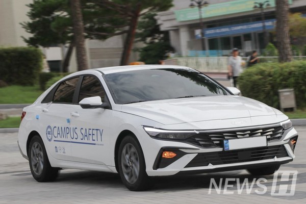 ▲ 'CAMPUS SAFETY' 차량이 상황 대응을 위해 출동 중인 모습.