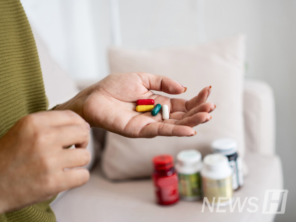 ▲ Taking 마스터 토토사이트 pills indiscriminately can be dangerous. © Getty Images