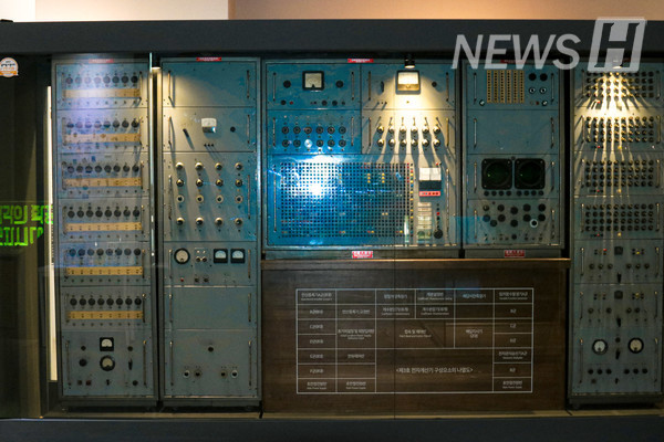 ▲ Analog electronic calculator No. 3, a collection of Hanyang University Museum at 'Meet x Museum.'