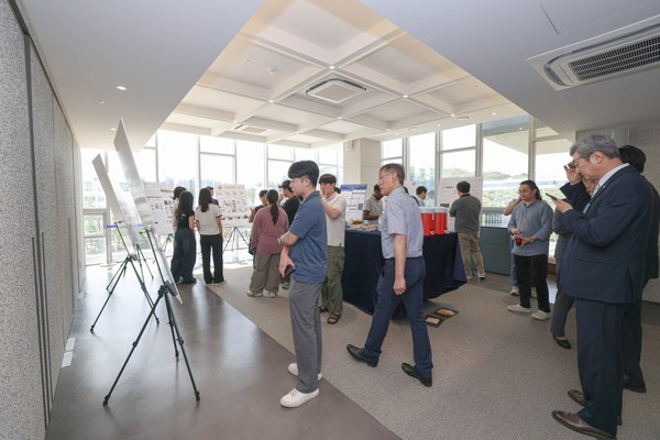 Hanyang University Graduate School hosts a commemorative symposium for the establishment of the department of 위너 토토 engineering.