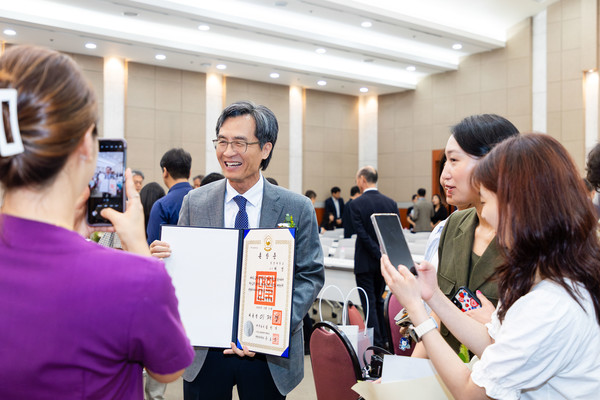 On August 28(Thursday), at 2 p.m., the 2025 first half 토토사이트 프리미어토토 retirement ceremony was held in the large conference room on the 6th floor of HIT, Seoul Campus, Hanyang University. ⓒ Media Strategy Office
