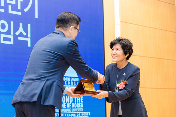 On August 28(Thursday), at 2 p.m., the 2025 first half 토토사이트 프리미어토토 retirement ceremony was held in the large conference room on the 6th floor of HIT, Seoul Campus, Hanyang University. ⓒ Media Strategy Office