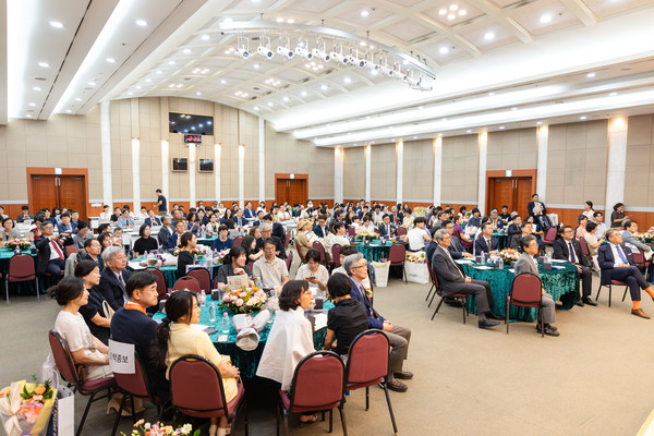 On August 28(Thursday), at 2 p.m., the 2025 first half 토토사이트 프리미어토토 retirement ceremony was held in the large conference room on the 6th floor of HIT, Seoul Campus, Hanyang University. ⓒ Media Strategy Office