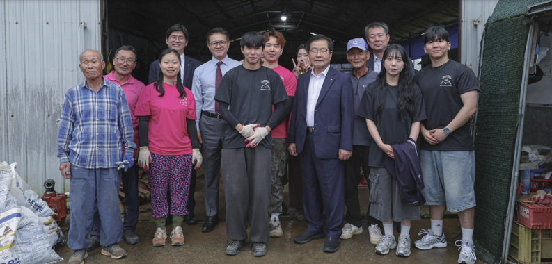▲ 서산에서 진행된 농촌봉사활동의 기념 사진이다. (출처: 2025 HY-ERICA 9월호)