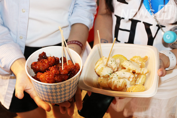 ▲ Fifteen 토토사이트 승인전화x trucks participated in this fall's festival. 