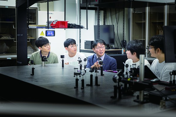 토토사이트 더베이 기술은 우리의 미래를 바꿀 핵심기술이 될 것이다. 이광걸 연구원장은 한양인들이 학문과 기술의 최전선에서 도전에 나서길 바란다고 독려했다.
