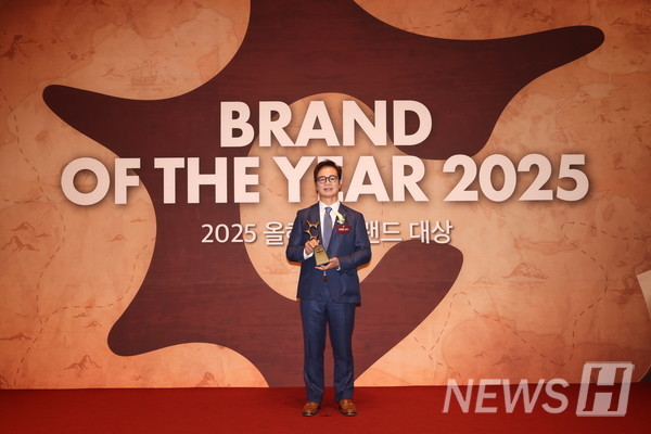 ▲ 토토사이트 대공원 Yoo explained, “Human branding is a process of uniquely realizing what only you can do in the most authentic way, creating an aura of originality that no one can easily imitate.” © 토토사이트 대공원 Yoo Young-man 