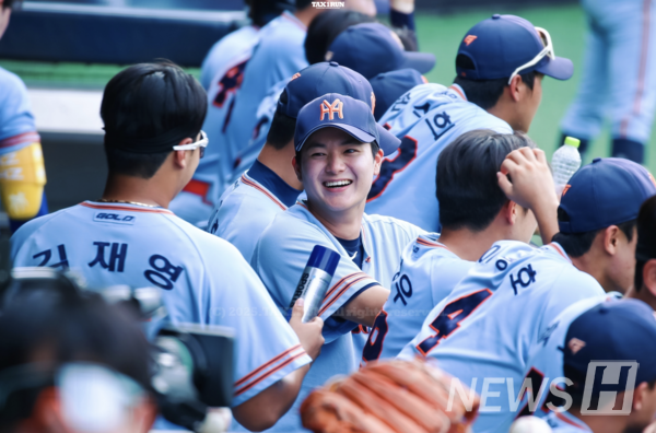 ▲ 토토사이트 케이벳 stated with confidence, “My goal is to win Rookie of the Year next season,” adding, “I will strive to become a role model for young baseball players and a player respected by everyone in the baseball community.” © Student 토토사이트 케이벳 Jun-oh 