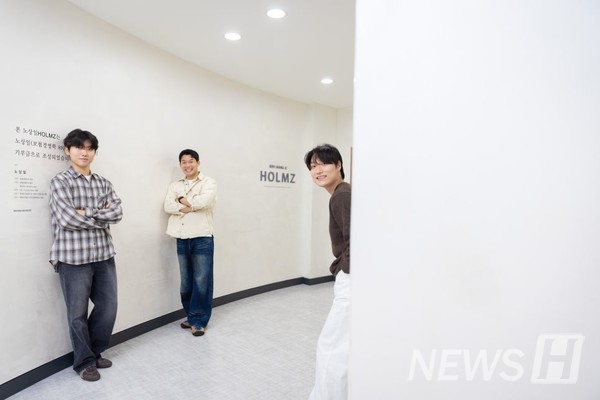 (좌측부터)최원우 학생(경영학부 24), 김건희 학생(스포츠과학부 21), 김승민 학생(전자공학부 22)